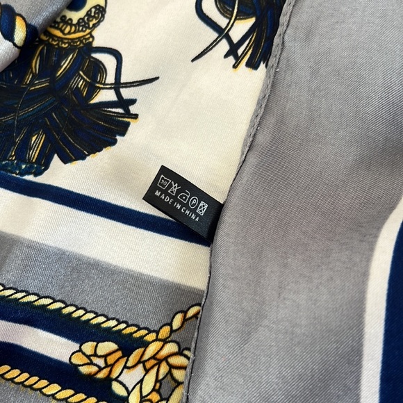 MOSI MULTI WEAR SATIN SCARF 35x35 - Picture 8 of 9